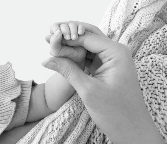 baby&mamaAHands